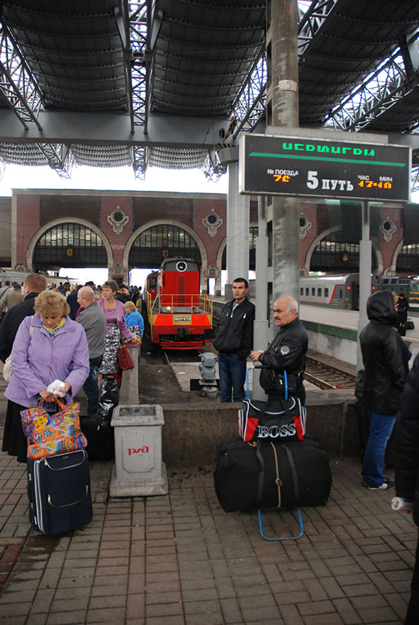 Treinstation Moskou wachtende mensen