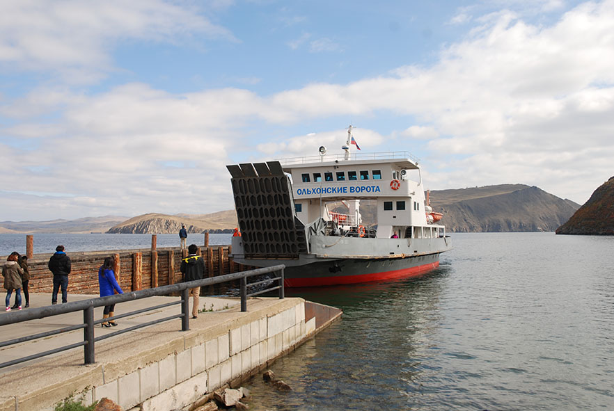 Ferry overtocht Baikalmeer Olchon