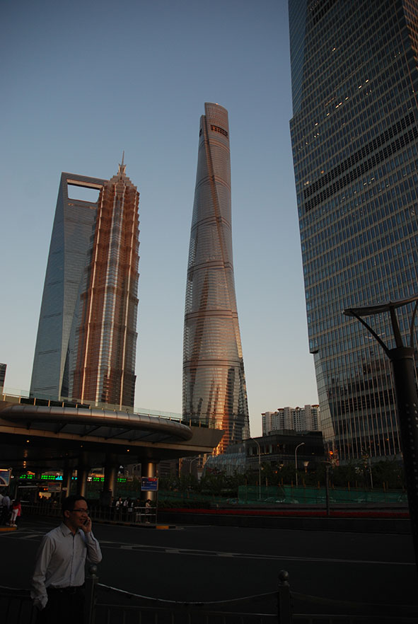 Drie hoogtse gebouwen in Shanghai: Shanghai World Financial Center, Jin Mao Tower en Shanghai Tower China
