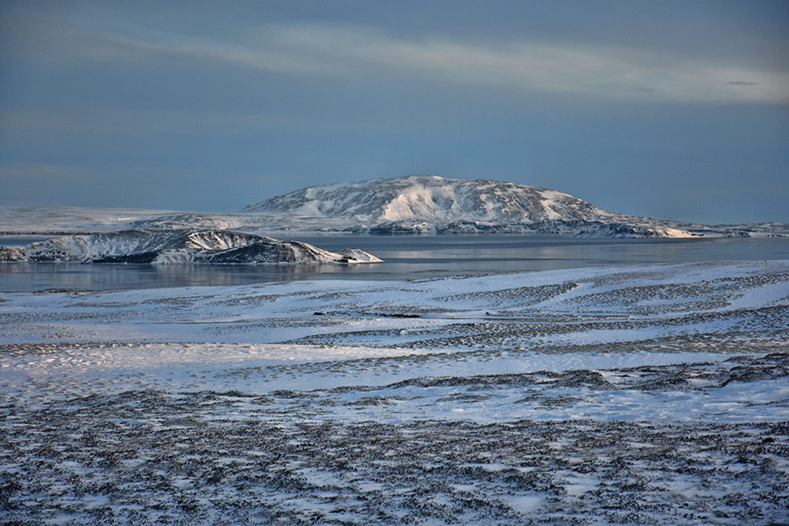Het bevroren meer in Thingvellir National Park IJsland