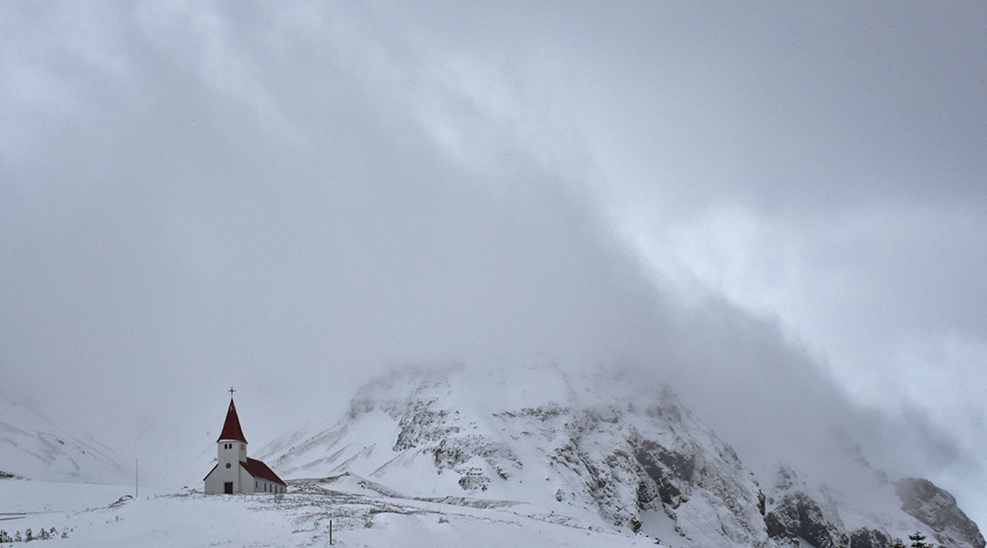 IJsland sneeuwstorm in Vík