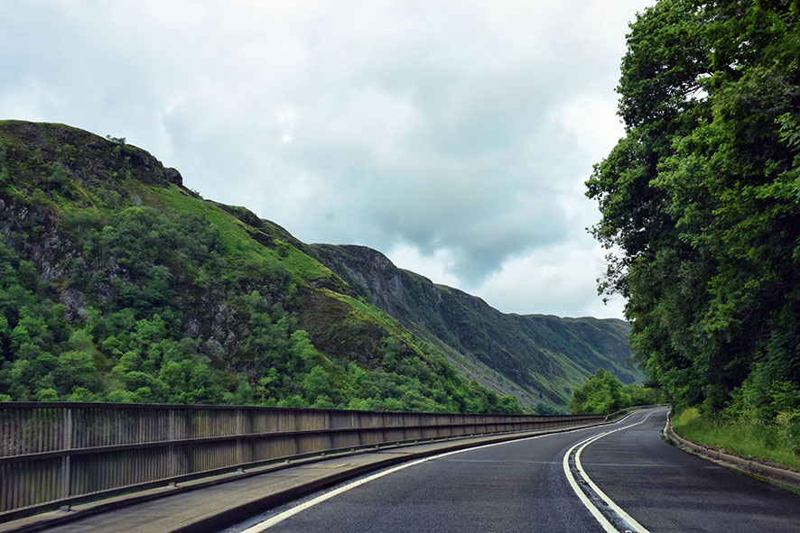 Rijden door Schotland op een road trip
