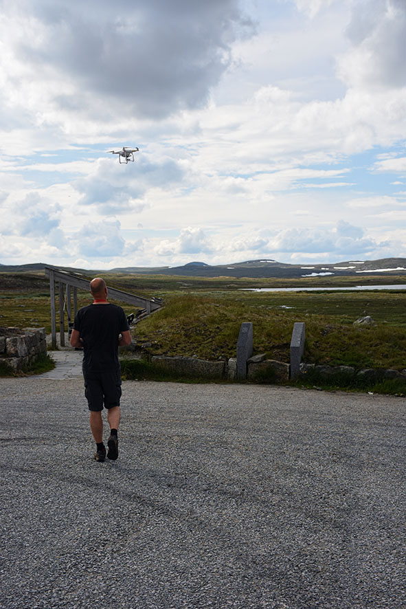 Vliegen met de drone boven de Hardangervidda Noorwegen
