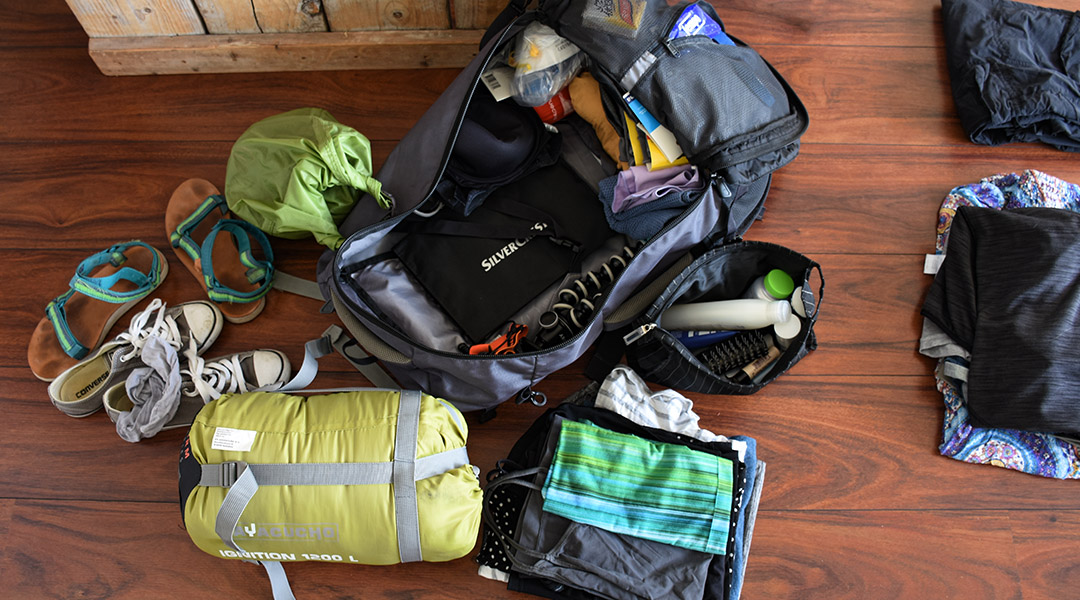 Inpakken van mijn backpack voor drie weken vrijwilligerswerk in Nepal met All Hands Volunteers