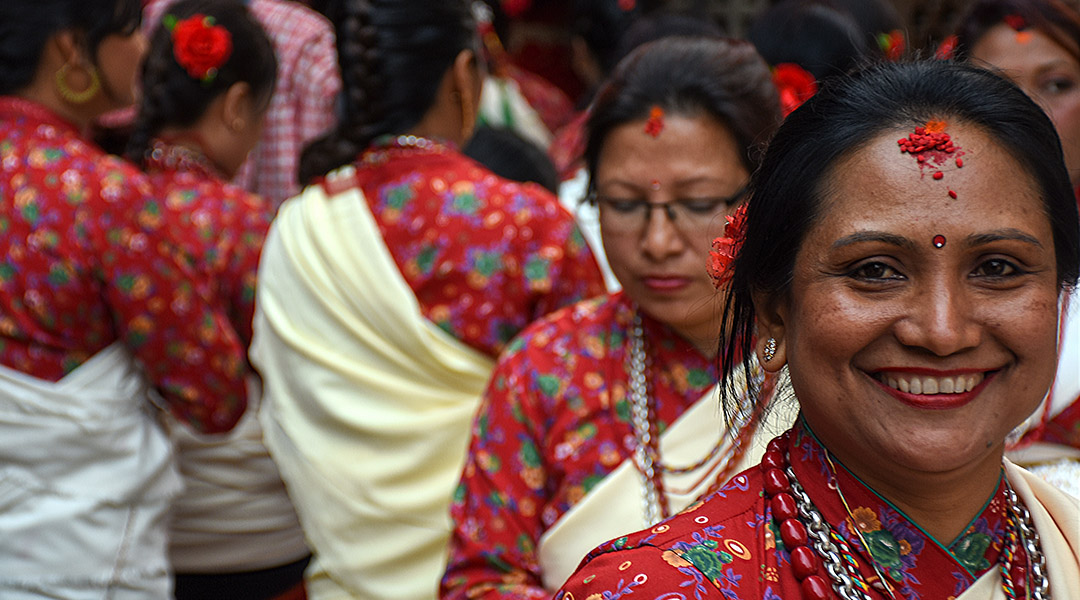 Een portret van een Nepalese dame tijdens een ceremonie in Patan. Patan ligt ten zuiden van de hoofdstad Kathmandu