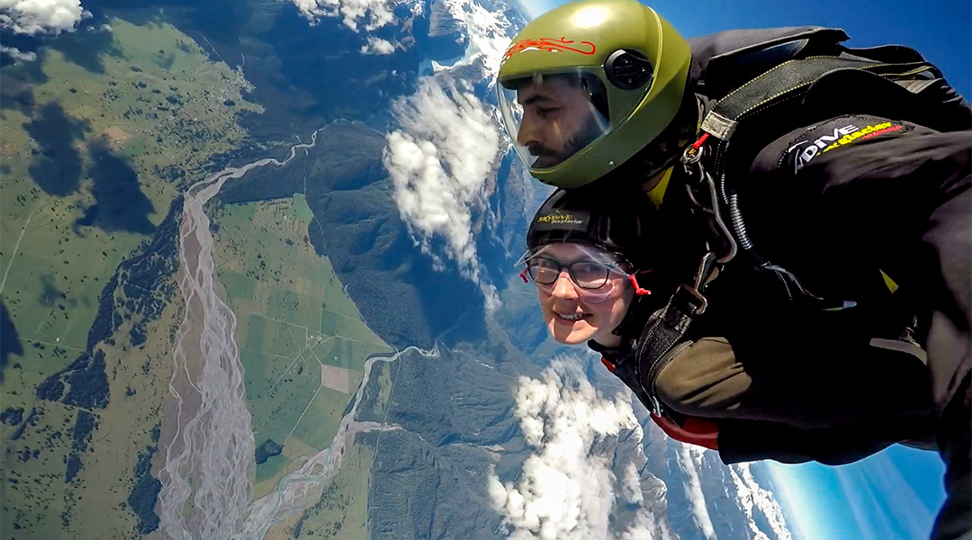 Skydive Fox Glacier Nieuw-Zeeland met uitzicht op de bergen